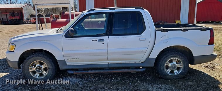 image for item EI8839 2001 Ford Explorer Sport Trac pickup truck