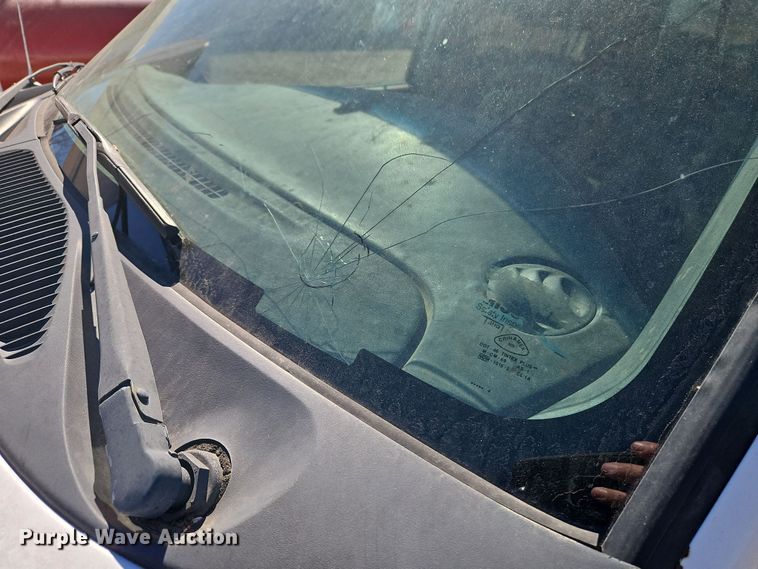 image for item EI8839 2001 Ford Explorer Sport Trac pickup truck