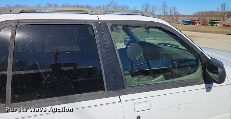 image for item EI8839 2001 Ford Explorer Sport Trac pickup truck