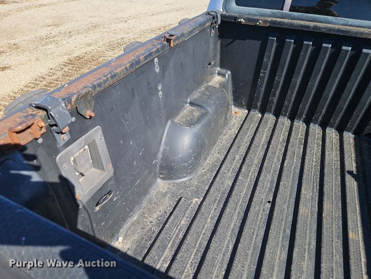 image for item EI8839 2001 Ford Explorer Sport Trac pickup truck