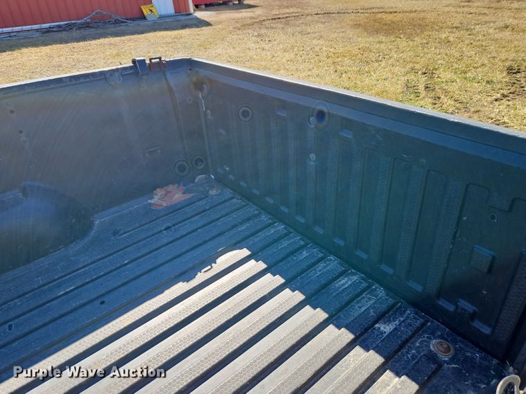 image for item EI8839 2001 Ford Explorer Sport Trac pickup truck