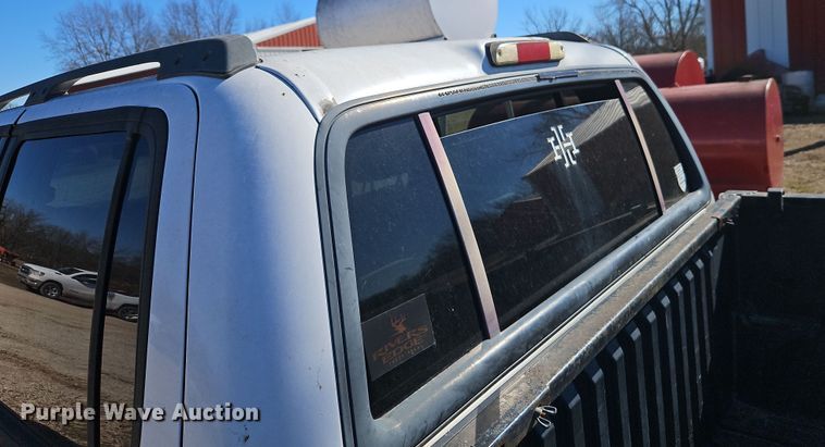 image for item EI8839 2001 Ford Explorer Sport Trac pickup truck