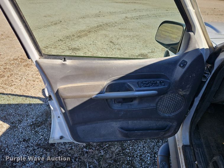 image for item EI8839 2001 Ford Explorer Sport Trac pickup truck