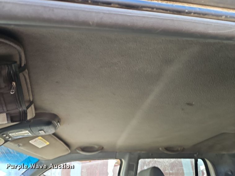 image for item EI8839 2001 Ford Explorer Sport Trac pickup truck