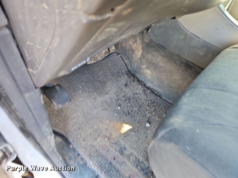 image for item EI8839 2001 Ford Explorer Sport Trac pickup truck