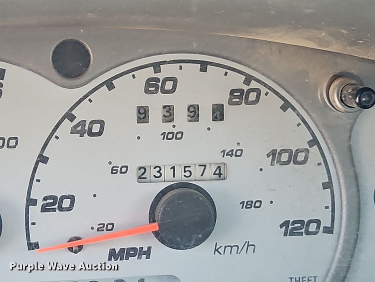 image for item EI8839 2001 Ford Explorer Sport Trac pickup truck