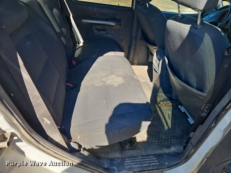 image for item EI8839 2001 Ford Explorer Sport Trac pickup truck