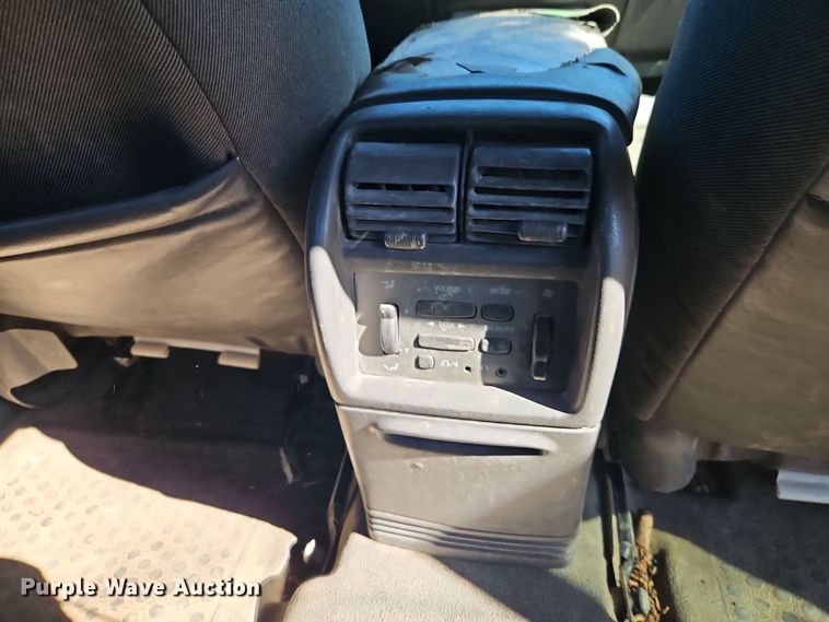 image for item EI8839 2001 Ford Explorer Sport Trac pickup truck