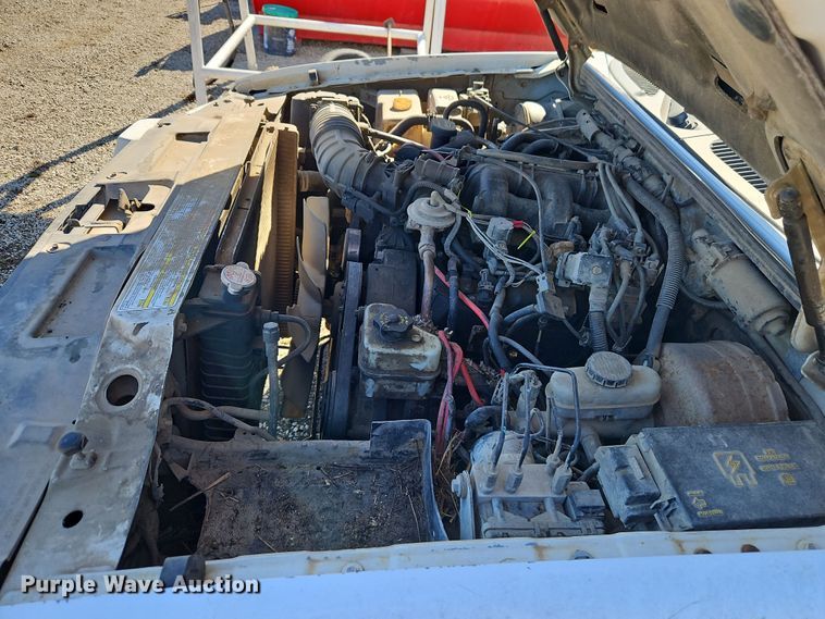 image for item EI8839 2001 Ford Explorer Sport Trac pickup truck