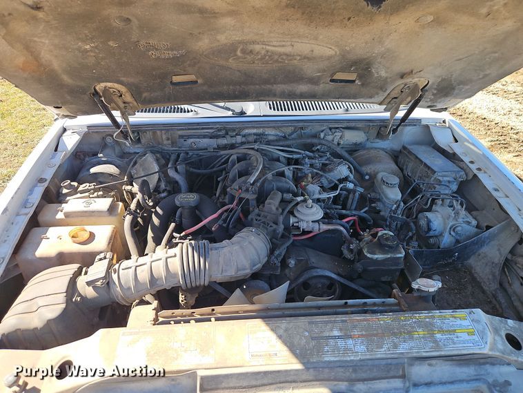 image for item EI8839 2001 Ford Explorer Sport Trac pickup truck