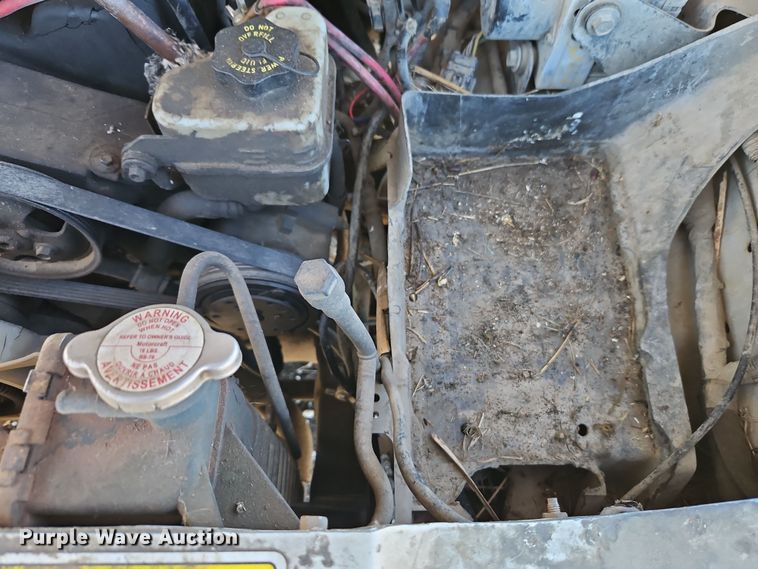 image for item EI8839 2001 Ford Explorer Sport Trac pickup truck