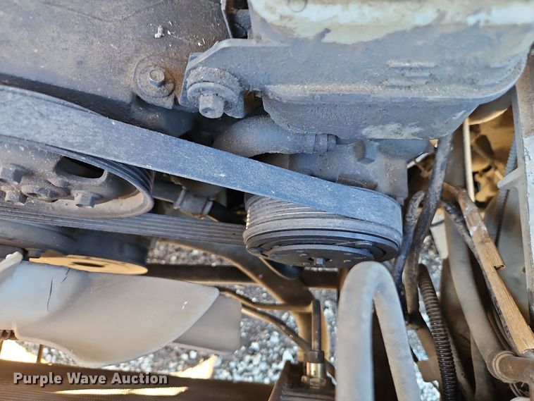 image for item EI8839 2001 Ford Explorer Sport Trac pickup truck