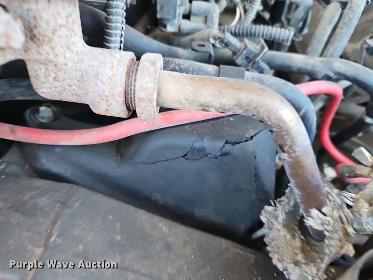 image for item EI8839 2001 Ford Explorer Sport Trac pickup truck