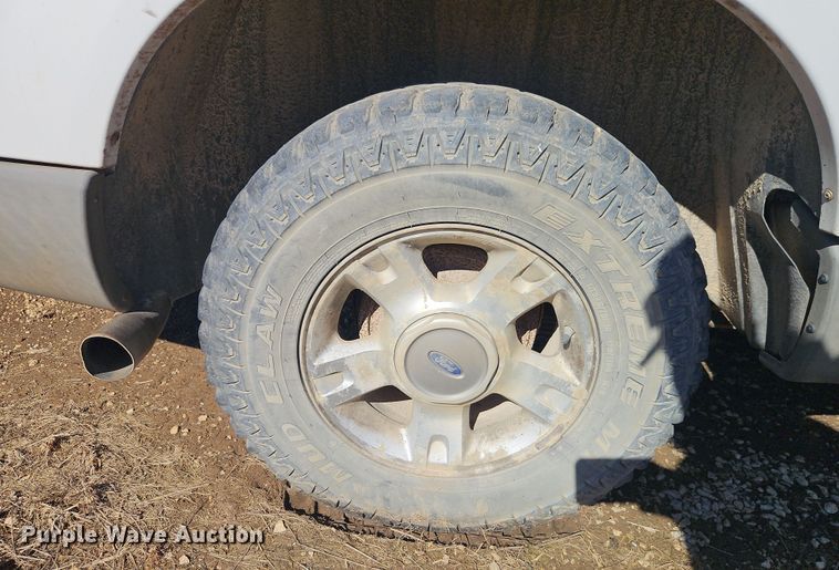 image for item EI8839 2001 Ford Explorer Sport Trac pickup truck