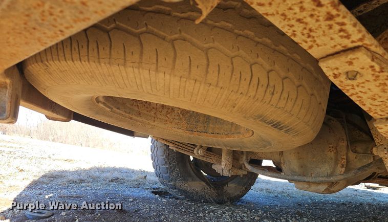 image for item EI8839 2001 Ford Explorer Sport Trac pickup truck