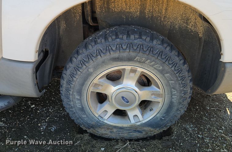 image for item EI8839 2001 Ford Explorer Sport Trac pickup truck