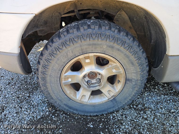 image for item EI8839 2001 Ford Explorer Sport Trac pickup truck