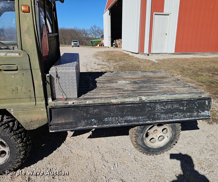 image for item EI8841 Suzuki M-DB51T mini truck