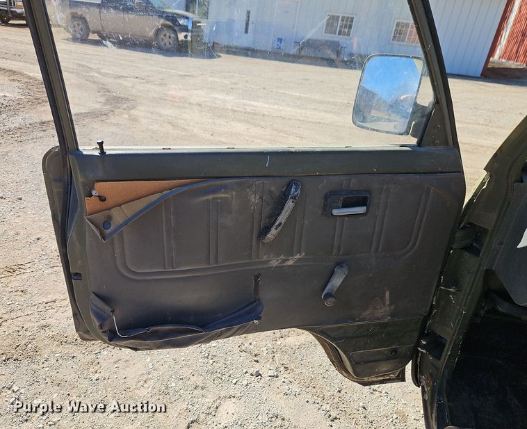 image for item EI8841 Suzuki M-DB51T mini truck