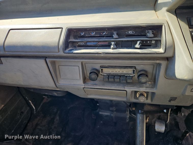 image for item EI8841 Suzuki M-DB51T mini truck