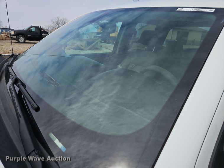 image for item EI8855 2018 Chevrolet Silverado 2500HD Double Cab pickup truck