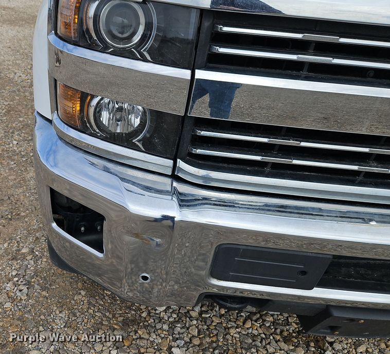 image for item EI8855 2018 Chevrolet Silverado 2500HD Double Cab pickup truck