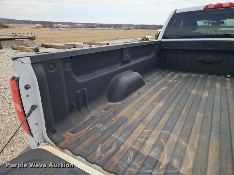 image for item EI8855 2018 Chevrolet Silverado 2500HD Double Cab pickup truck