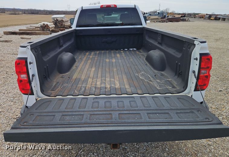 image for item EI8855 2018 Chevrolet Silverado 2500HD Double Cab pickup truck