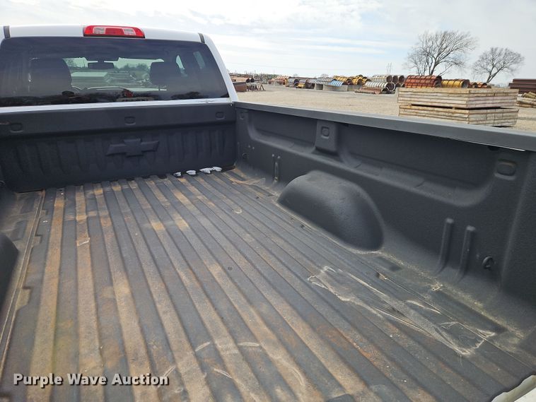 image for item EI8855 2018 Chevrolet Silverado 2500HD Double Cab pickup truck