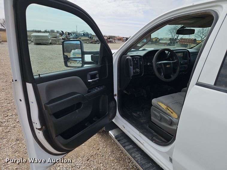 image for item EI8855 2018 Chevrolet Silverado 2500HD Double Cab pickup truck