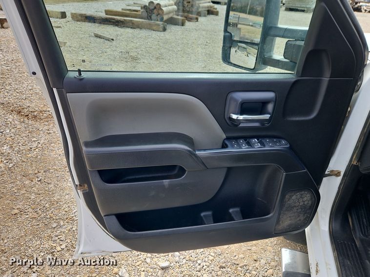 image for item EI8855 2018 Chevrolet Silverado 2500HD Double Cab pickup truck