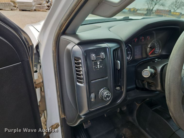 image for item EI8855 2018 Chevrolet Silverado 2500HD Double Cab pickup truck