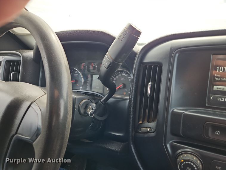 image for item EI8855 2018 Chevrolet Silverado 2500HD Double Cab pickup truck