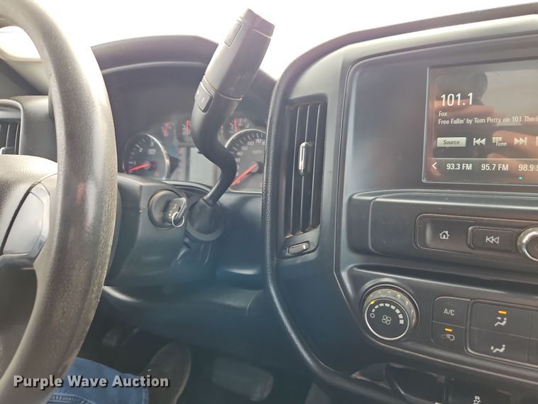 image for item EI8855 2018 Chevrolet Silverado 2500HD Double Cab pickup truck