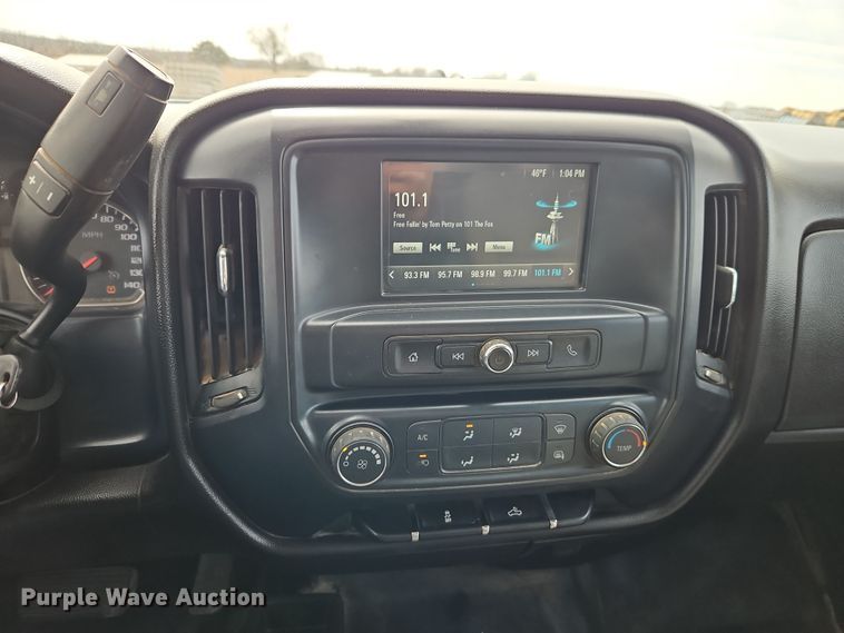 image for item EI8855 2018 Chevrolet Silverado 2500HD Double Cab pickup truck