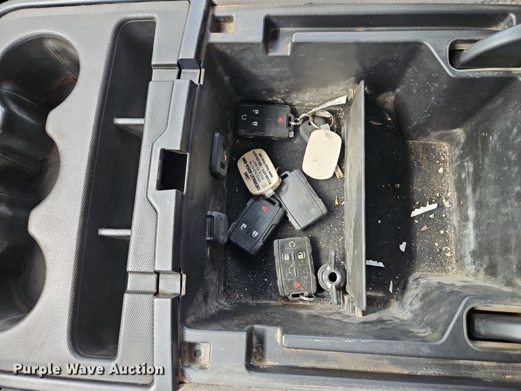 image for item EI8855 2018 Chevrolet Silverado 2500HD Double Cab pickup truck