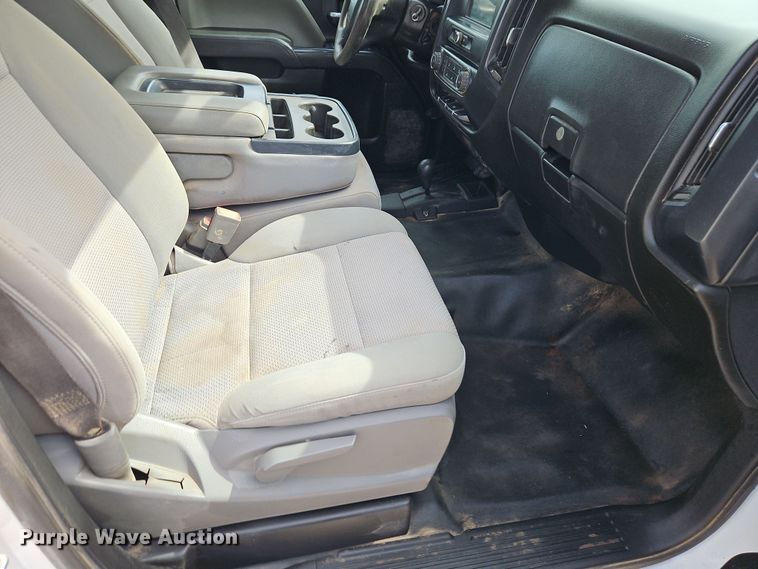 image for item EI8855 2018 Chevrolet Silverado 2500HD Double Cab pickup truck