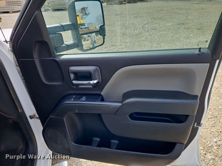 image for item EI8855 2018 Chevrolet Silverado 2500HD Double Cab pickup truck