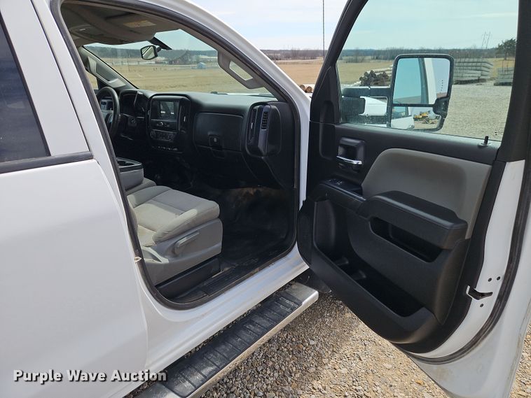 image for item EI8855 2018 Chevrolet Silverado 2500HD Double Cab pickup truck