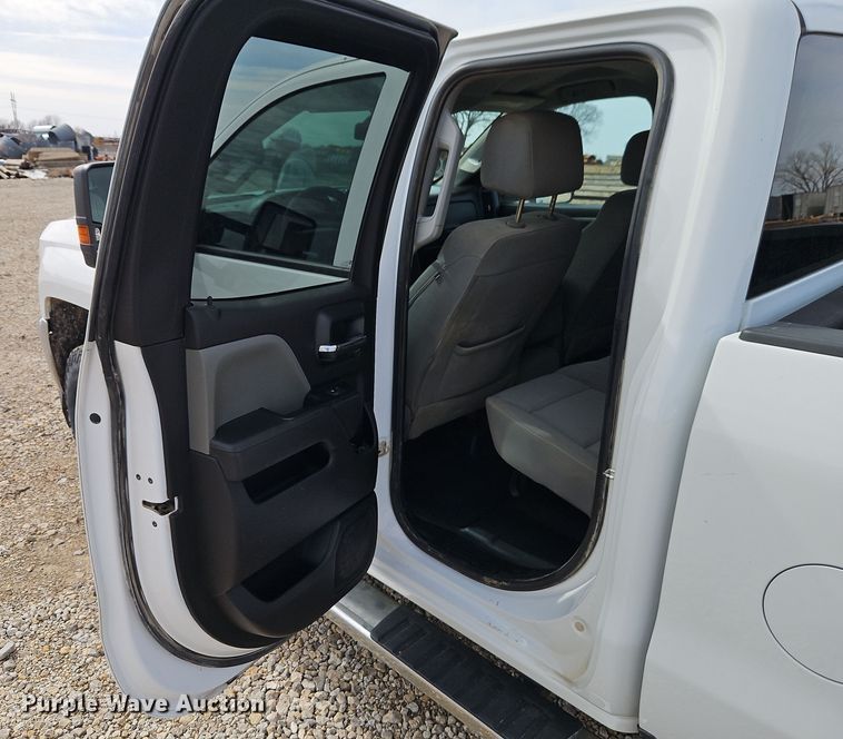 image for item EI8855 2018 Chevrolet Silverado 2500HD Double Cab pickup truck