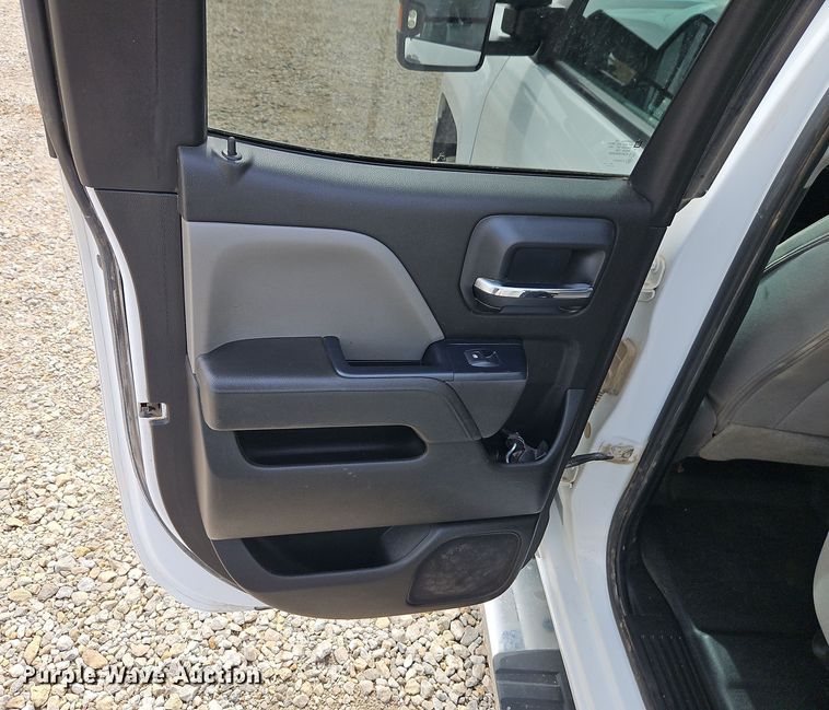 image for item EI8855 2018 Chevrolet Silverado 2500HD Double Cab pickup truck