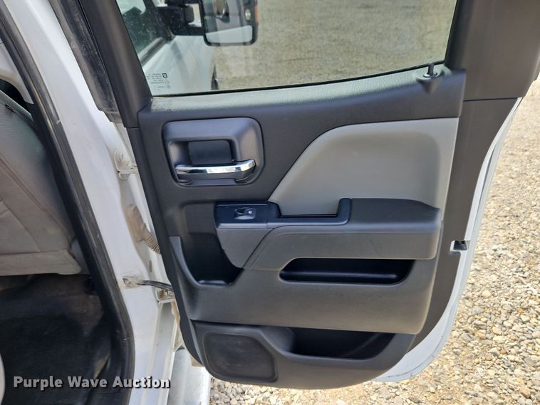 image for item EI8855 2018 Chevrolet Silverado 2500HD Double Cab pickup truck