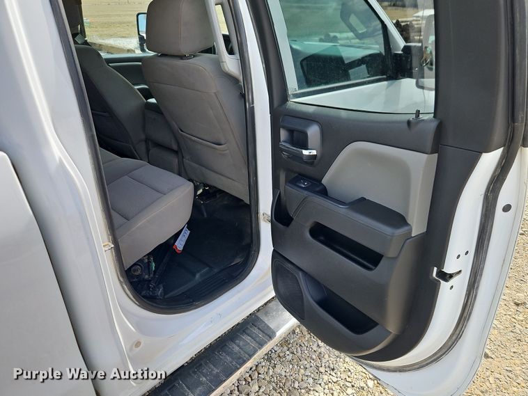 image for item EI8855 2018 Chevrolet Silverado 2500HD Double Cab pickup truck