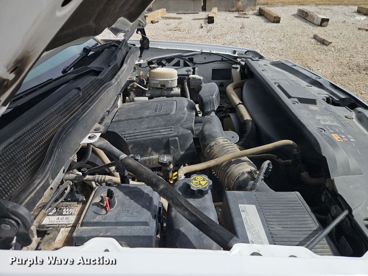 image for item EI8855 2018 Chevrolet Silverado 2500HD Double Cab pickup truck