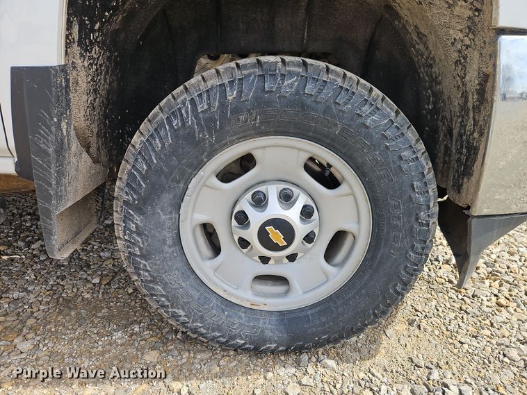 image for item EI8855 2018 Chevrolet Silverado 2500HD Double Cab pickup truck