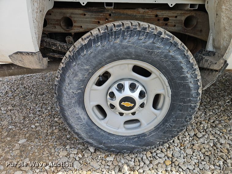 image for item EI8855 2018 Chevrolet Silverado 2500HD Double Cab pickup truck