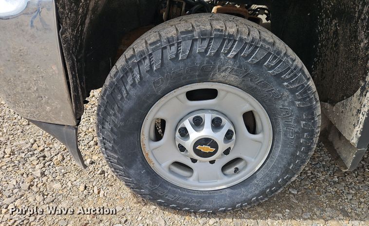 image for item EI8855 2018 Chevrolet Silverado 2500HD Double Cab pickup truck