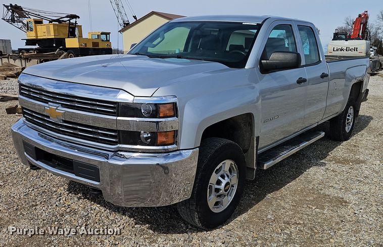 image for item EI8856 2015 Chevrolet Silverado 2500HD Double Cab pickup truck
