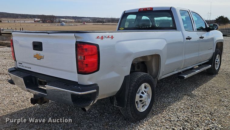 image for item EI8856 2015 Chevrolet Silverado 2500HD Double Cab pickup truck