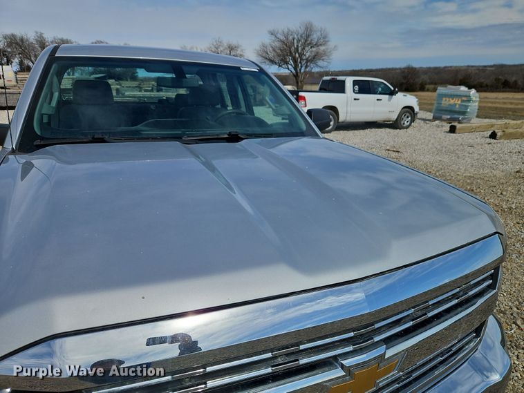 image for item EI8856 2015 Chevrolet Silverado 2500HD Double Cab pickup truck